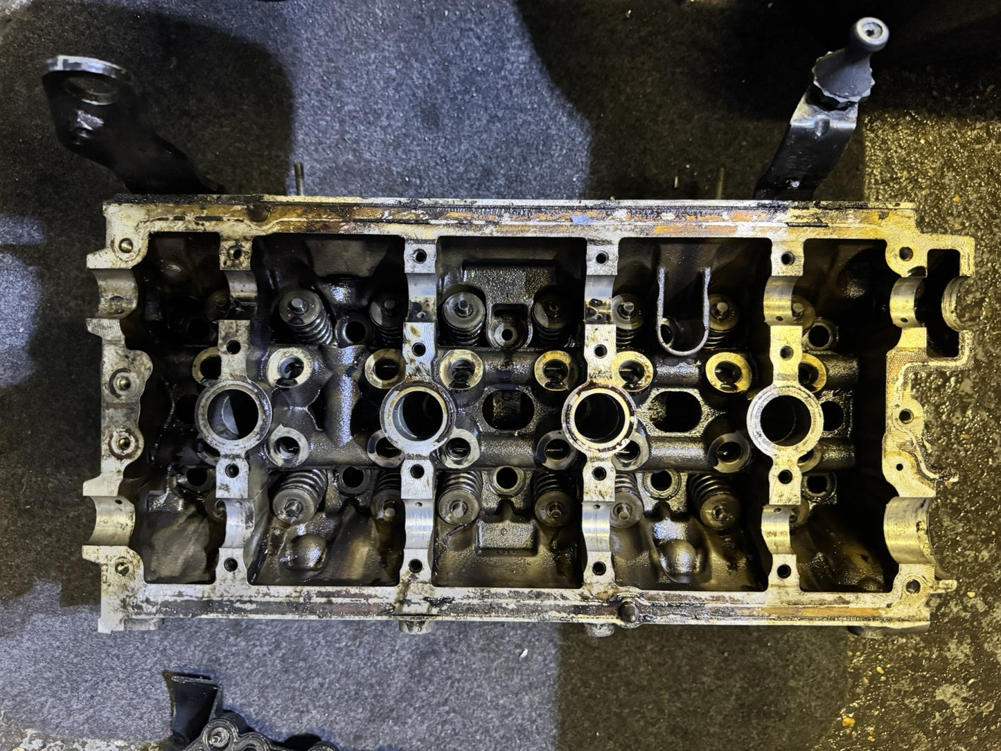 VW GOLF MK5 GTI 2.0 AXX BWA TFSI Complete Cylinder Head 06F 103 373 DAMAGED