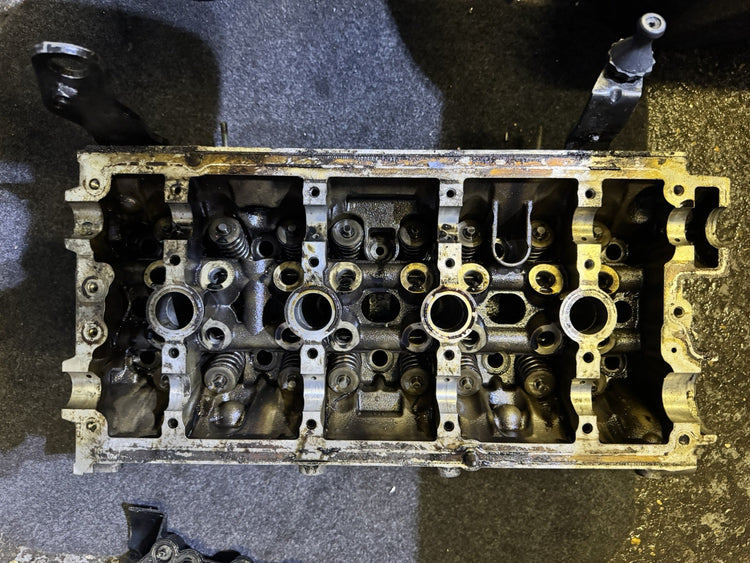 VW GOLF MK5 GTI 2.0 AXX BWA TFSI Complete Cylinder Head 06F 103 373 DAMAGED