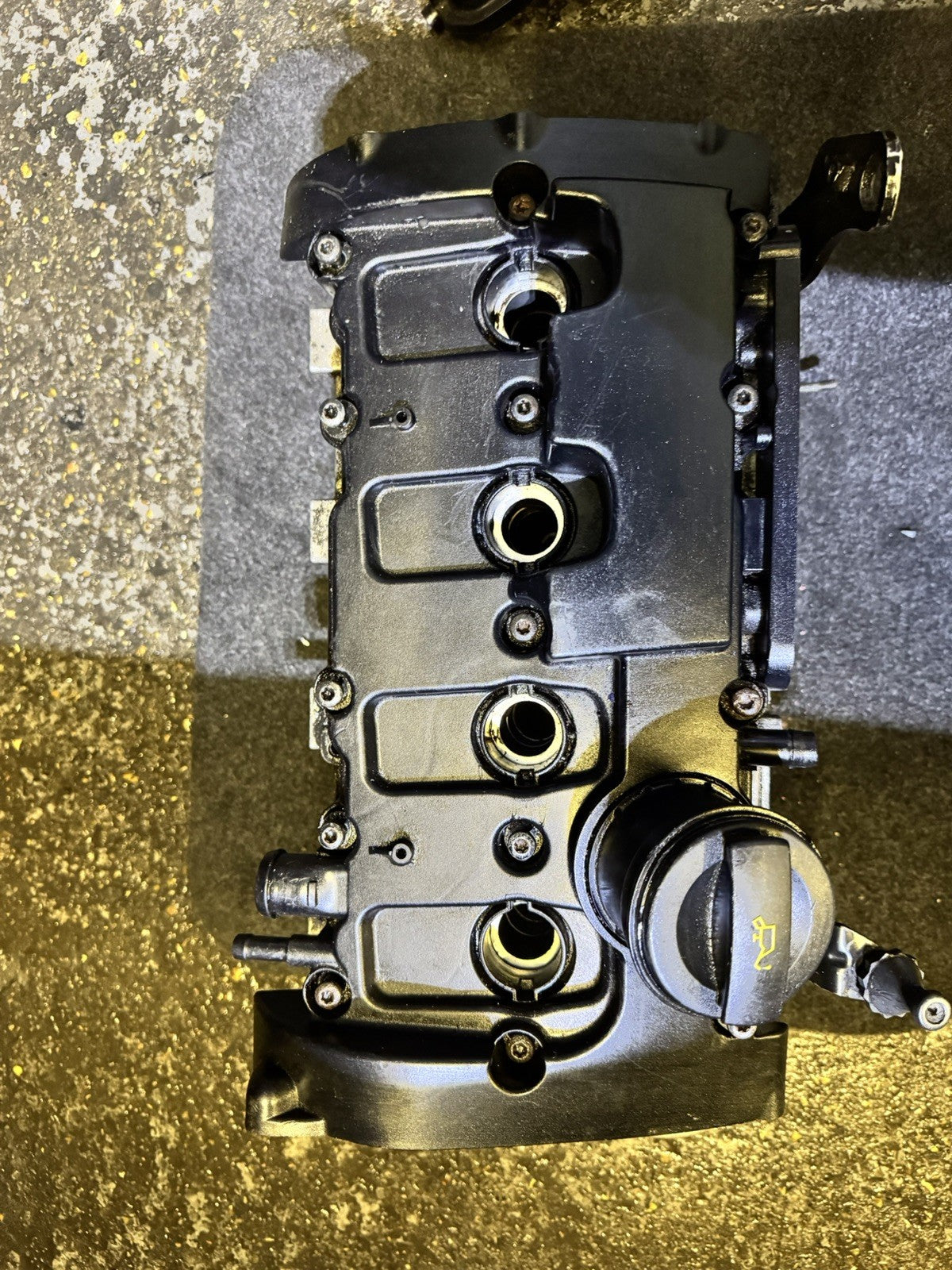 VW GOLF MK5 GTI 2.0 AXX BWA TFSI Complete Cylinder Head 06F 103 373 DAMAGED