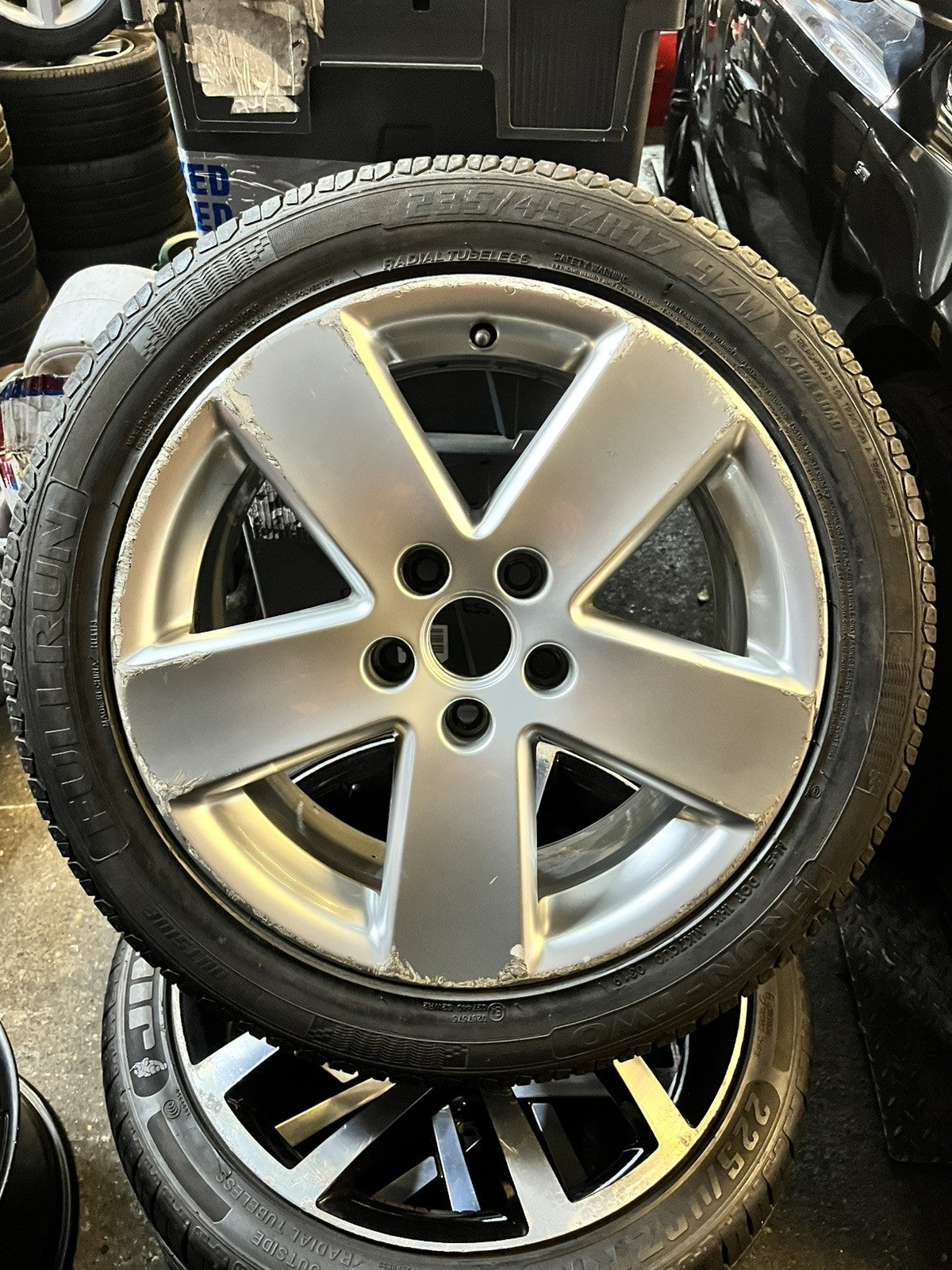 VOLKSWAGEN PASSAT B6 GENUINE 17" ALLOY WHEEL 235/45ZR17 3C0601025E BORBET SILVER