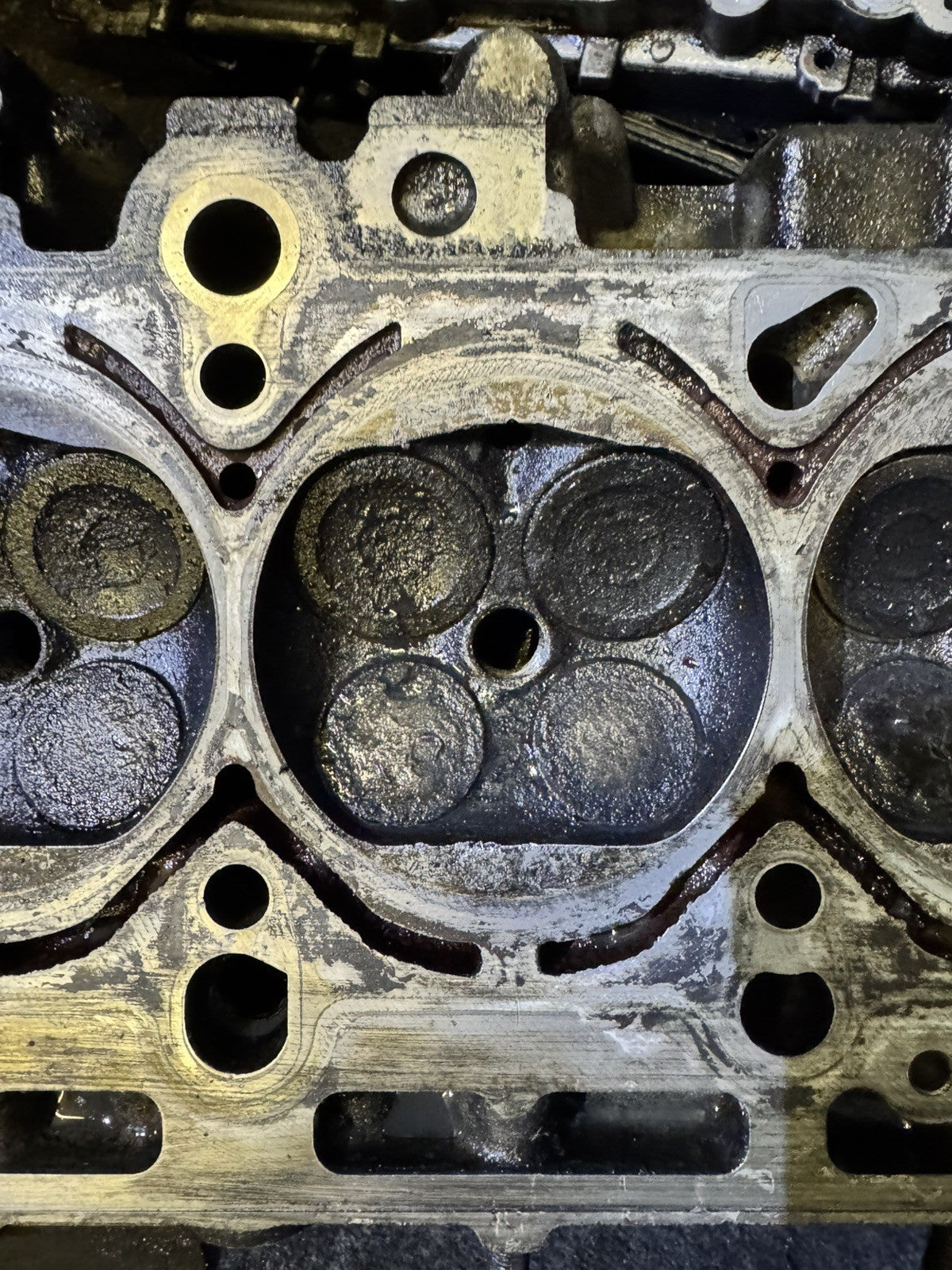 VW GOLF MK5 GTI 2.0 AXX BWA TFSI Complete Cylinder Head 06F 103 373 DAMAGED