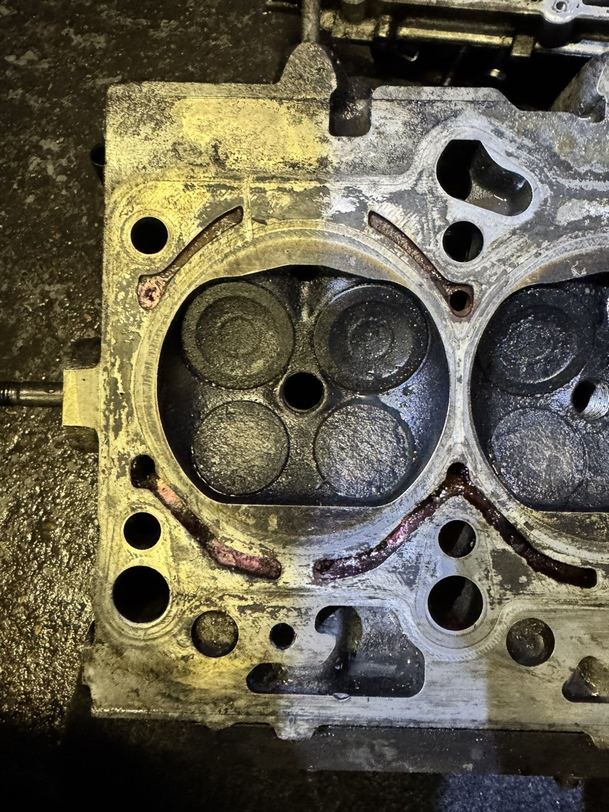 VW GOLF MK5 GTI 2.0 AXX BWA TFSI Complete Cylinder Head 06F 103 373 DAMAGED
