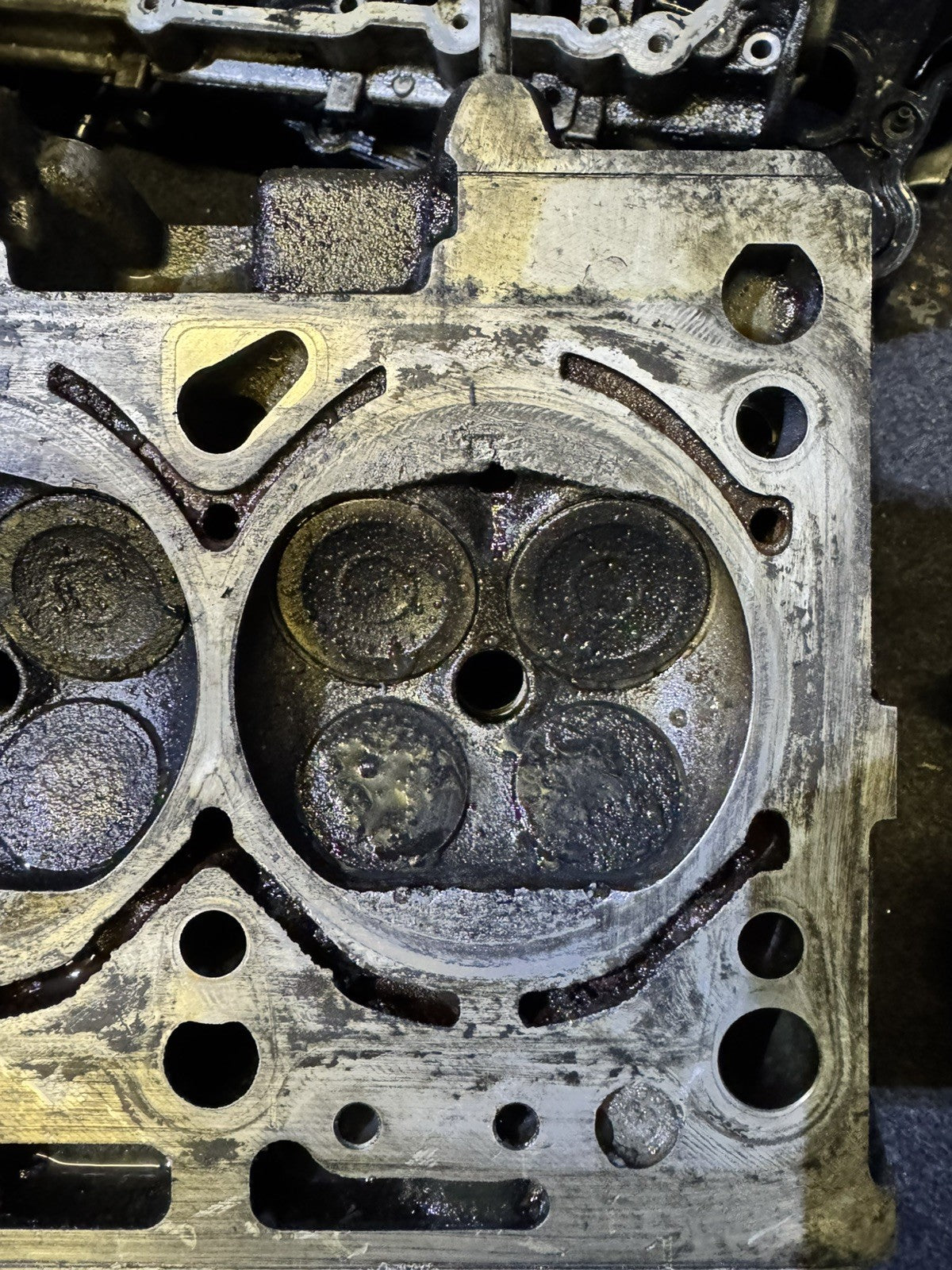 VW GOLF MK5 GTI 2.0 AXX BWA TFSI Complete Cylinder Head 06F 103 373 DAMAGED