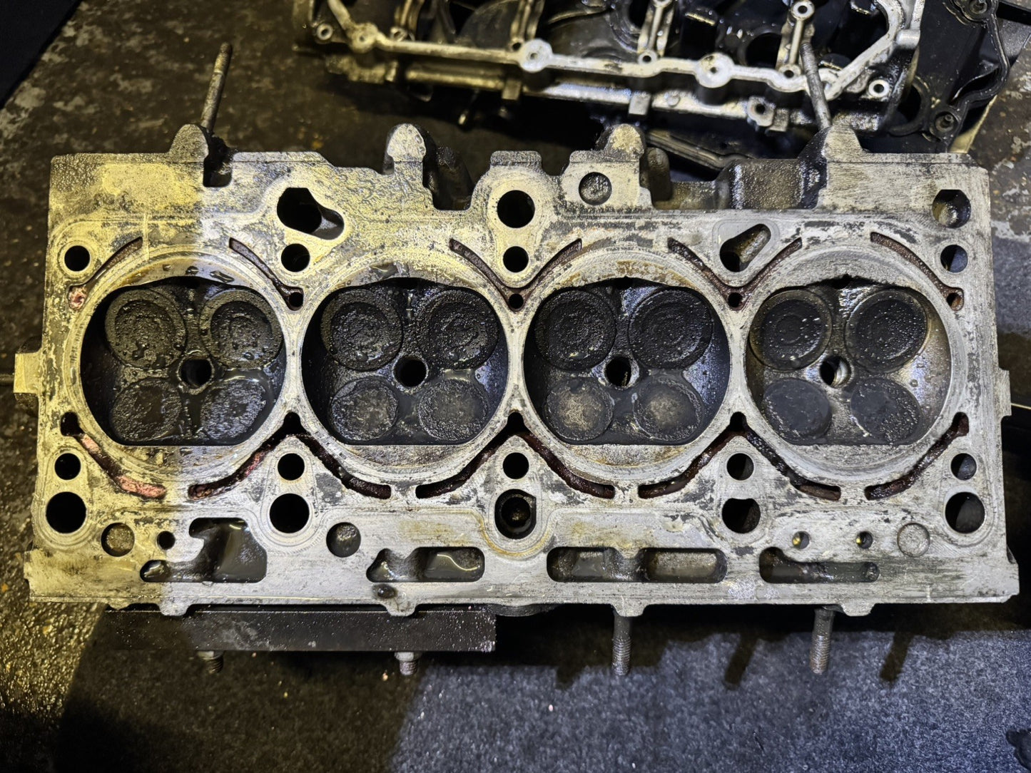 VW GOLF MK5 GTI 2.0 AXX BWA TFSI Complete Cylinder Head 06F 103 373 DAMAGED