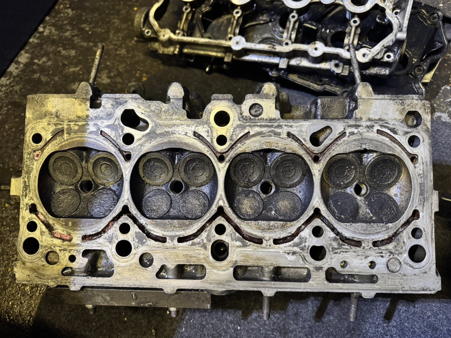VW GOLF MK5 GTI 2.0 AXX BWA TFSI Complete Cylinder Head 06F 103 373 DAMAGED