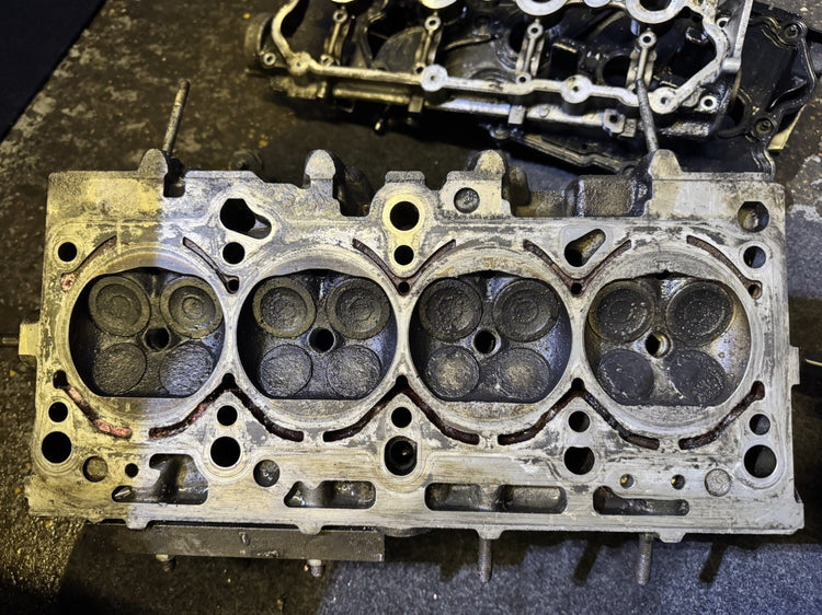 VW GOLF MK5 GTI 2.0 AXX BWA TFSI Complete Cylinder Head 06F 103 373 DAMAGED