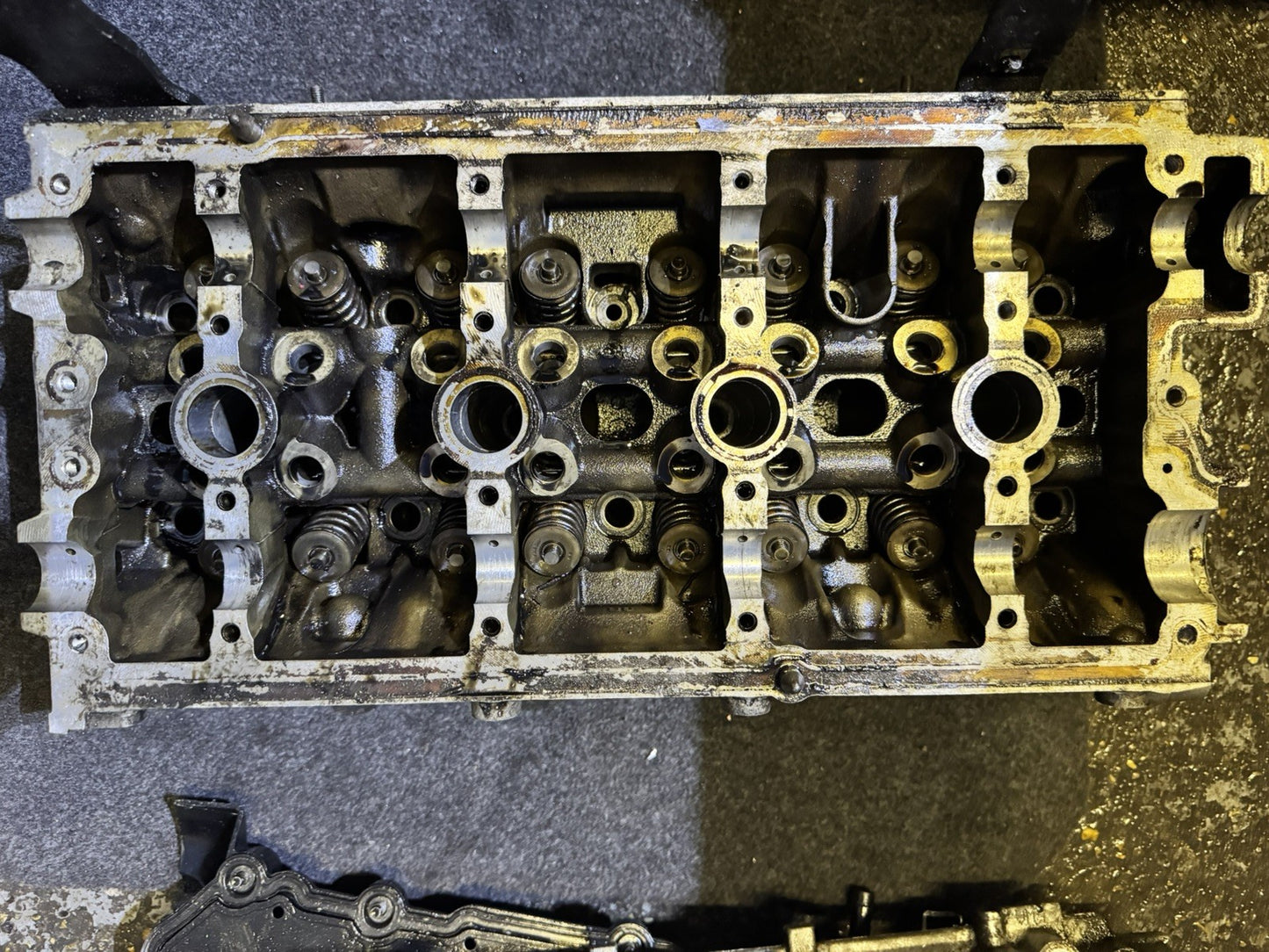 VW GOLF MK5 GTI 2.0 AXX BWA TFSI Complete Cylinder Head 06F 103 373 DAMAGED