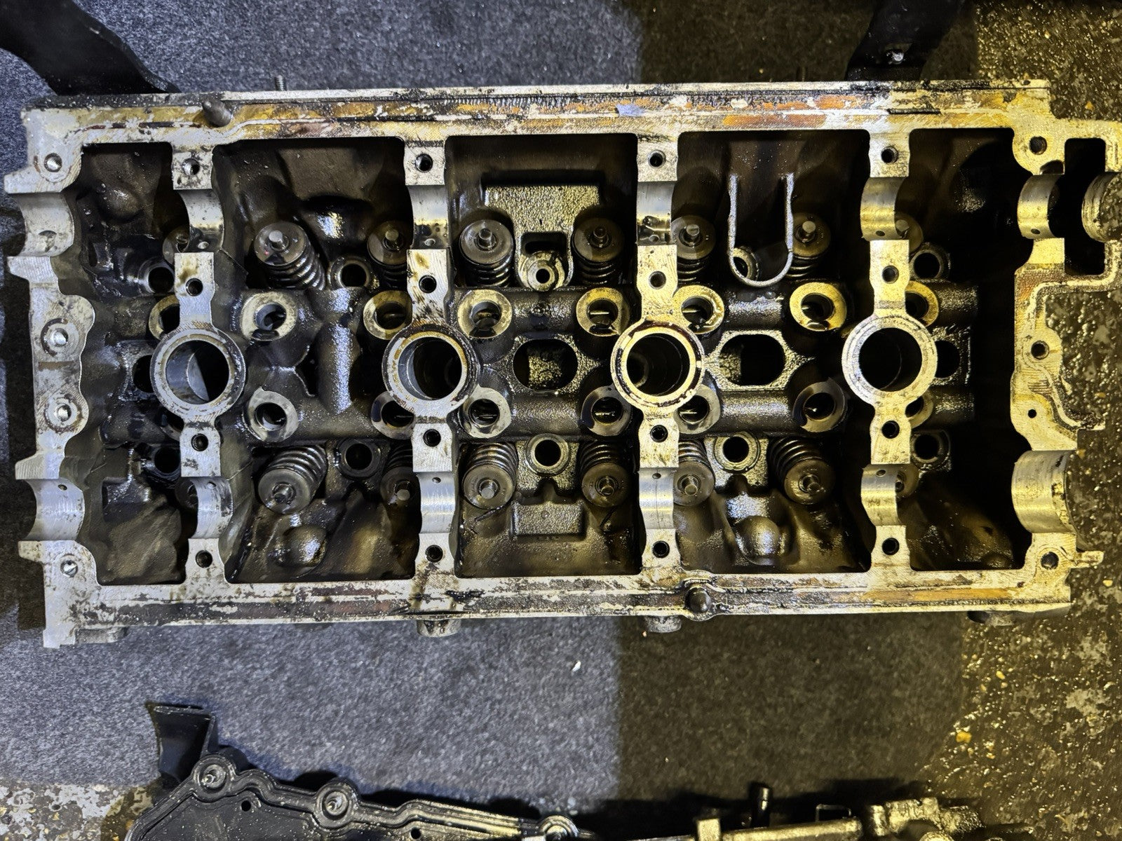 VW GOLF MK5 GTI 2.0 AXX BWA TFSI Complete Cylinder Head 06F 103 373 DAMAGED